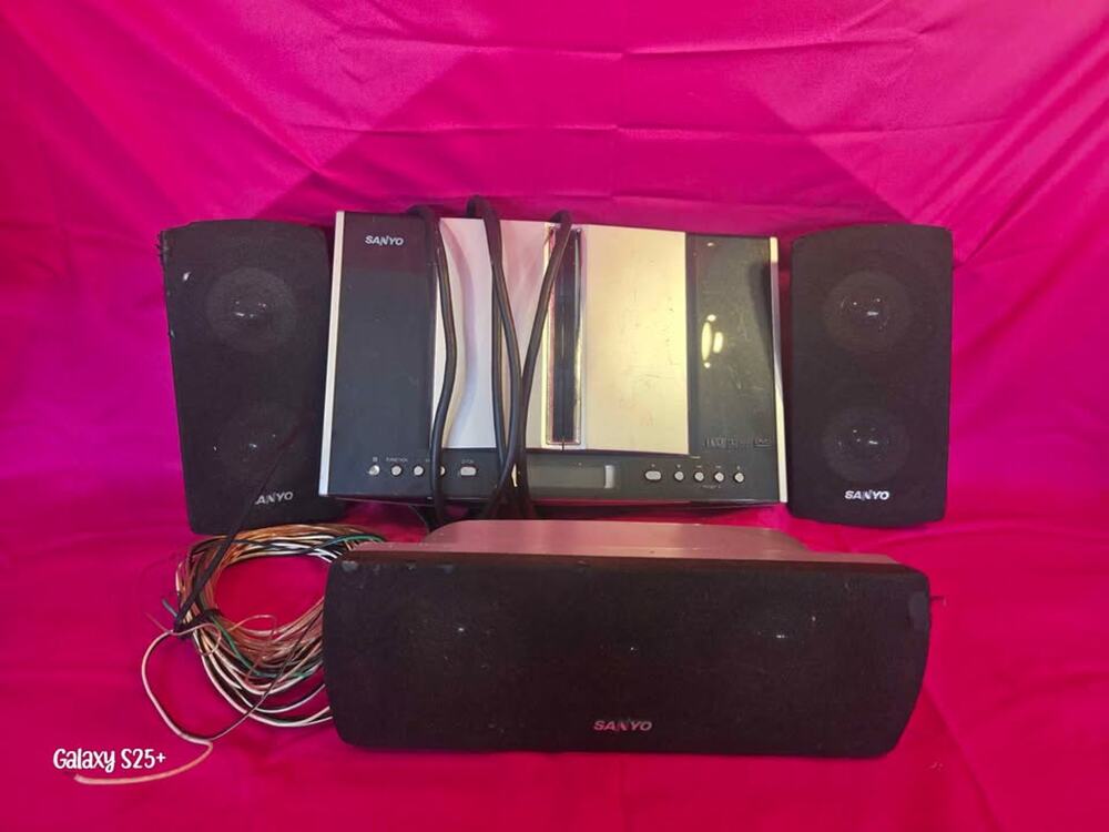 Sanyo DC-DMW-4500 DVD Stereo Home Theater System
